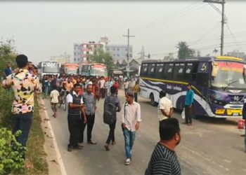 ঢাকা-ময়মনসিংহ সড়ক অবরোধ করেছেন পরিবহন শ্রমিকরা