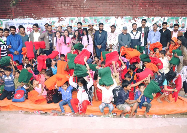 শীতার্ত পথশিশুদের মাঝে সেভ দ্য ফিউচার এর কম্বল বিতরণ