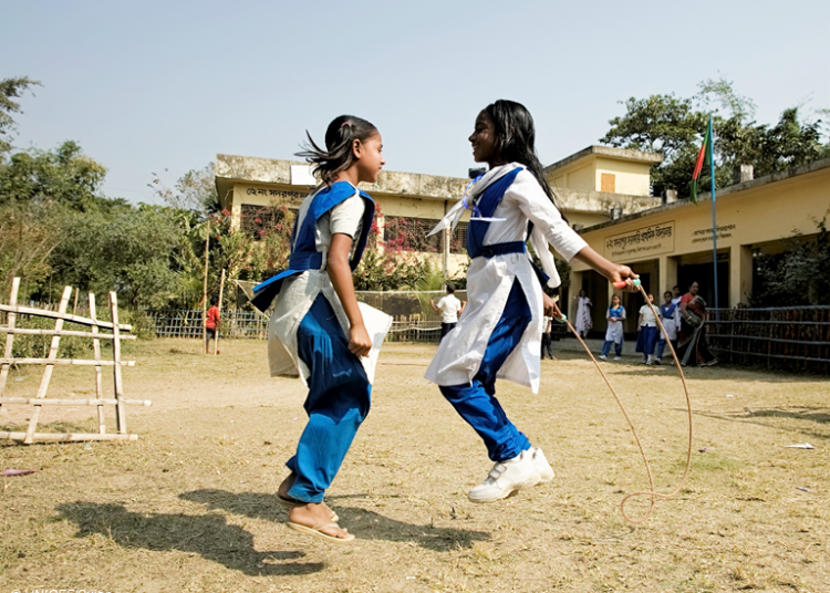 শিশু বড়ো হোক সাবধানে