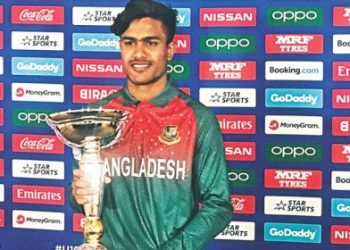 আকবরের হাসির আড়ালে যন্ত্রণা!