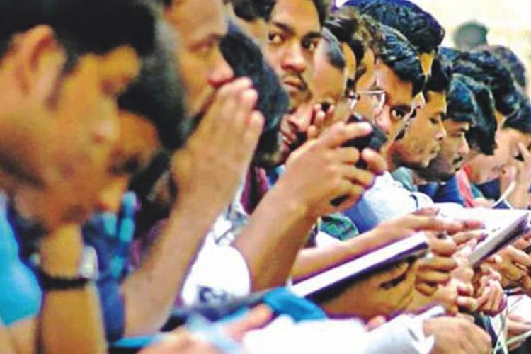 চাকরির আবেদনেই বয়সসীমা শেষ
