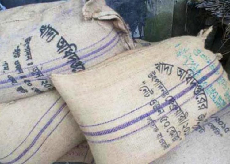 দেশের বিভিন্ন জেলায় ১০ টাকা কেজির চাল চুরি : আ.লীগ নেতা আটক