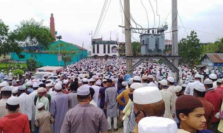 ব্রাহ্মণবাড়িয়ায় লকডাউন ভেঙে জানাজায় লক্ষাধিক মানুষ!