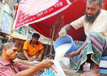 রোববার থেকে ঢাকায় খোলাবাজারে ১০ টাকা কেজির চাল বিক্রি