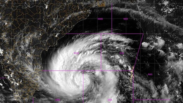 অতি প্রবল ঘূর্ণিঝড়ে পরিণত হচ্ছে ‘আম্ফান’
