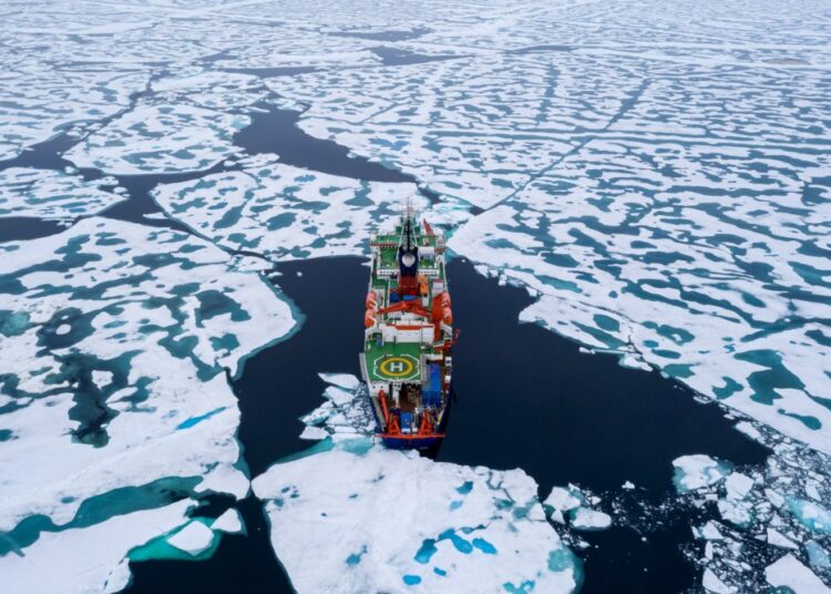 উত্তর মেরুর পানির নীচে নতুন বরফ আবিষ্কার