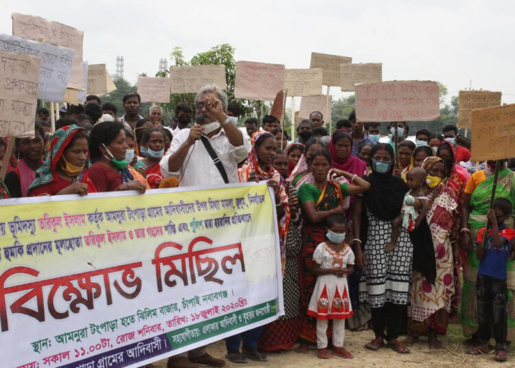 মাতৃভূমি ছেড়ে চলে যাবেন না