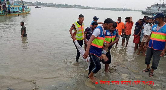 পদ্মায় বাল্কহেডের সঙ্গে স্পিডবোটের সংঘর্ষ, মৃতের সংখ্যা বেড়ে ২৬