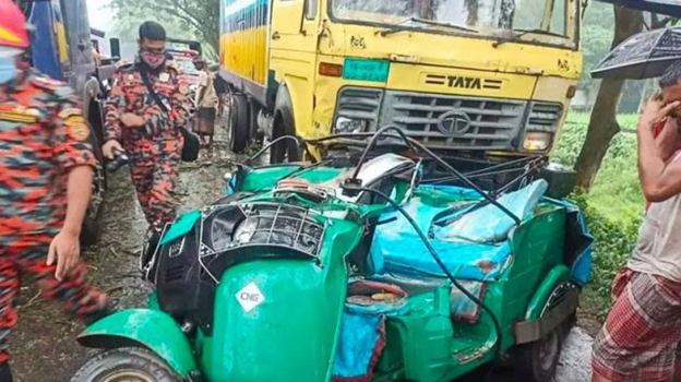 হবিগঞ্জে কাভার্ডভ্যানের চাপায় অটোরিকশার ৬ যাত্রী নিহত