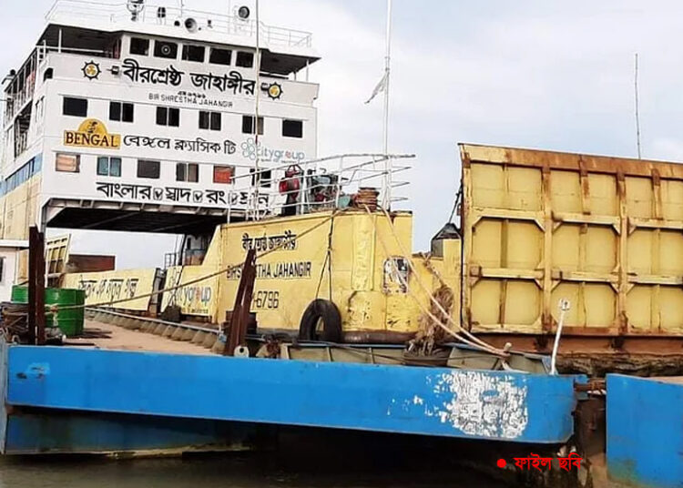 পদ্মা সেতুর ১০ নম্বর পিলারে রো রো ফেরির ধাক্কা