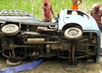 নাটোরে পিকআপভ্যান খাদে পড়ে  ৬ জনের প্রাণহানী
