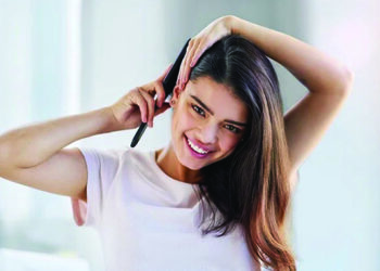 রূপচর্চা • চুলের রুক্ষতা দূর করবেন কীভাবে?