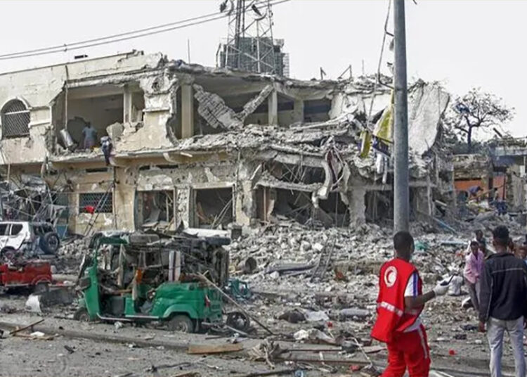 সোমালিয়ার রাজধানী মোগাদিসুতে গাড়িতে বোমা বিস্ফোরণে অন্তত ১০০ জন নিহত