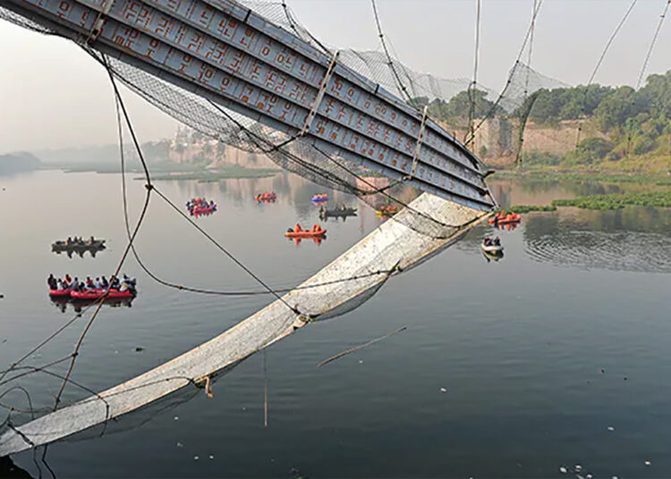 ভারতের গুজরাটের সেতু দুর্ঘটনায় গ্রেপ্তার ৯