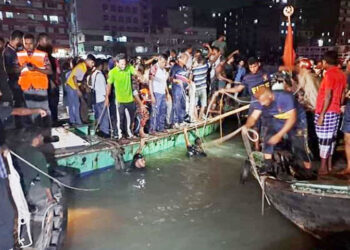 বুড়িগঙ্গায় অর্ধশতাধিক যাত্রী নিয়ে ওয়াটার বাস ডুবি, ৩ জনের লাশ উদ্ধার