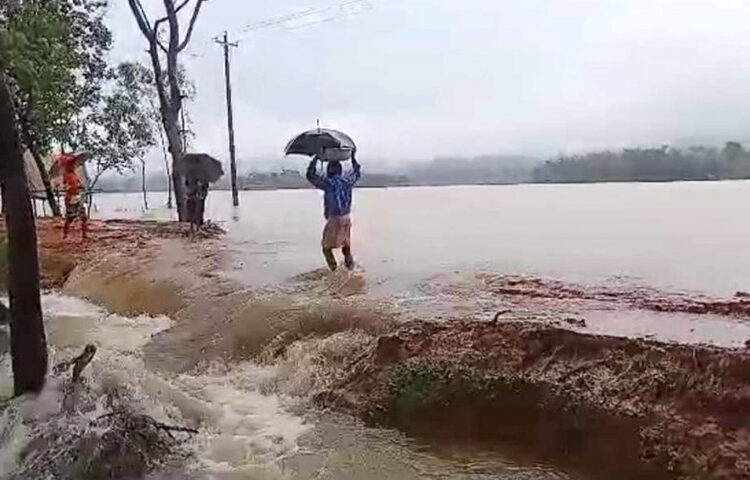 সুনামগঞ্জে নদ-নদীর পানি বাড়ছে, নিম্নাঞ্চল ডুবছে