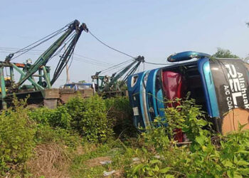 কুমিল্লায় বাস দুর্ঘটনা—নিহত ৫, আহত ১০
