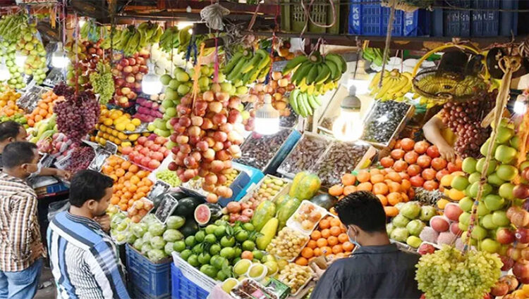 শুল্ককর বৃদ্ধিতে ফলের আমদানি কমেছে, বাড়ছে দাম