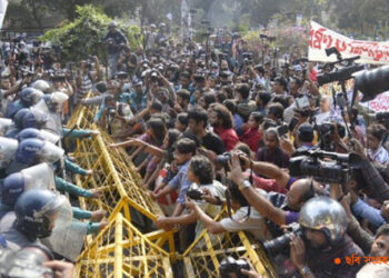 স্বরাষ্ট্র উপদেষ্টার পদত্যাগ দাবিতে পদযাত্রায় পুলিশের বাধা