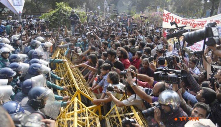 স্বরাষ্ট্র উপদেষ্টার পদত্যাগ দাবিতে পদযাত্রায় পুলিশের বাধা