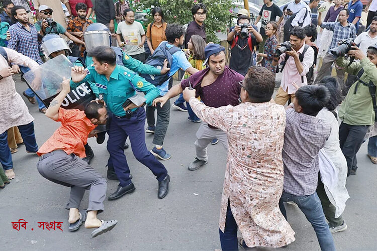 প্রধান উপদেষ্টাকে স্মারকলিপি দিতে যাওয়া আন্দোলনকারীদের প্রহার করল পুলিশ