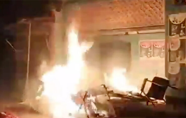 লালমনিরহাটে জাতীয় পার্টির অফিসে ভাঙচুর ও অগ্নি সংযোগ