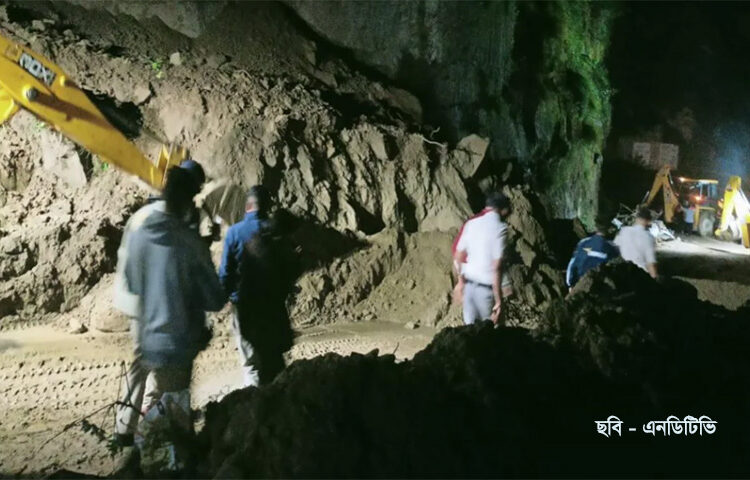 ভারতের হিমাচল প্রদেশে পাহাড়ধসে বাসের ১৮ যাত্রী নিহত